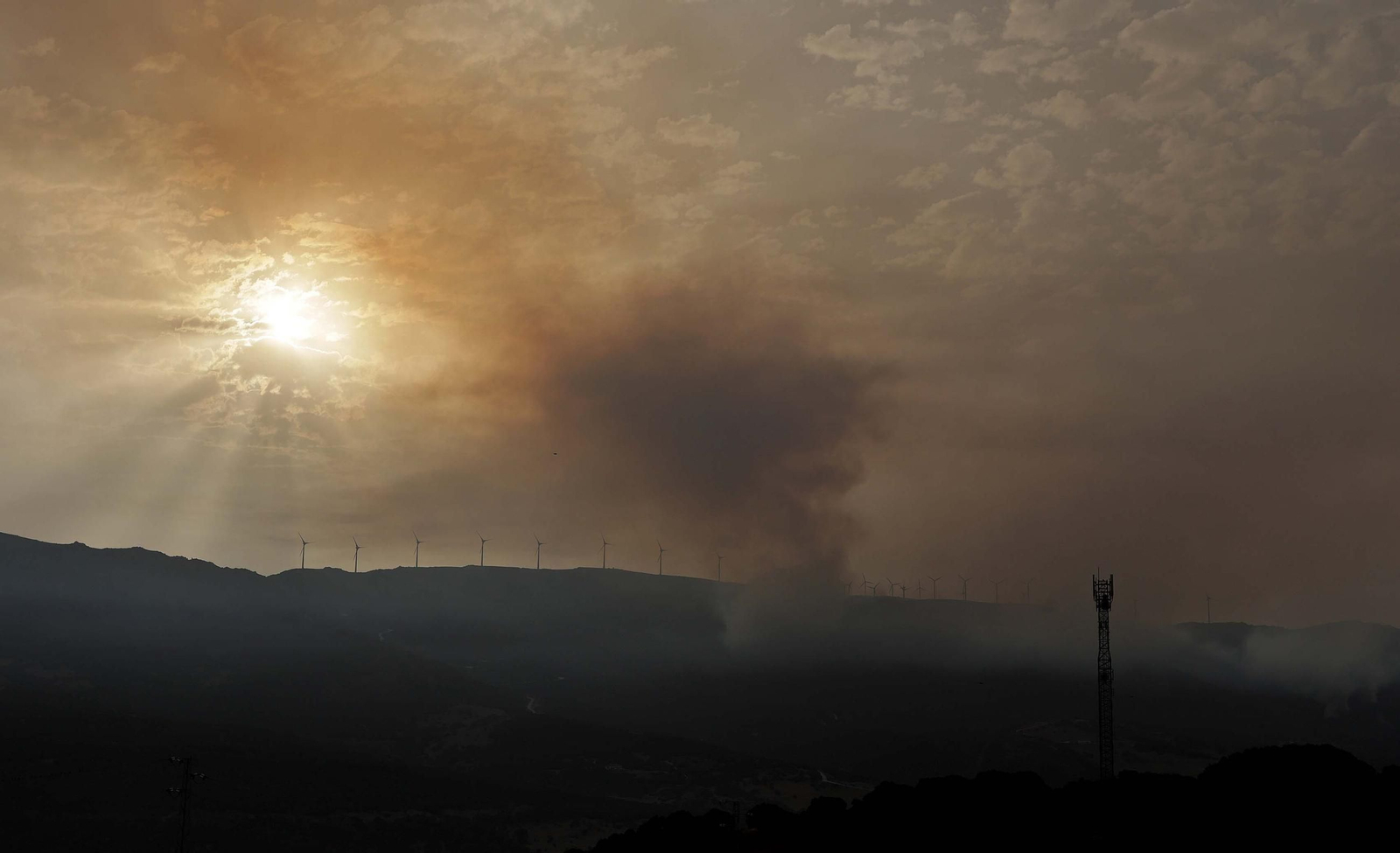 Fotos del incendio forestal de Torre de la Peña en Tarifa