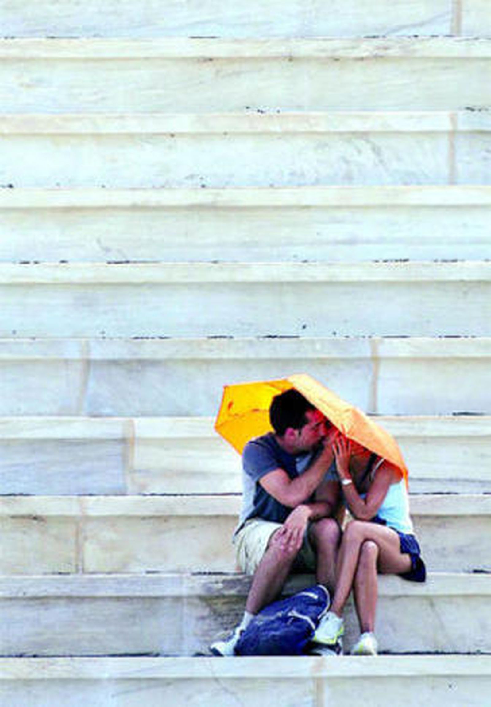 Cuando hay infección, los farmacéuticos aconsejan evitar besos.
