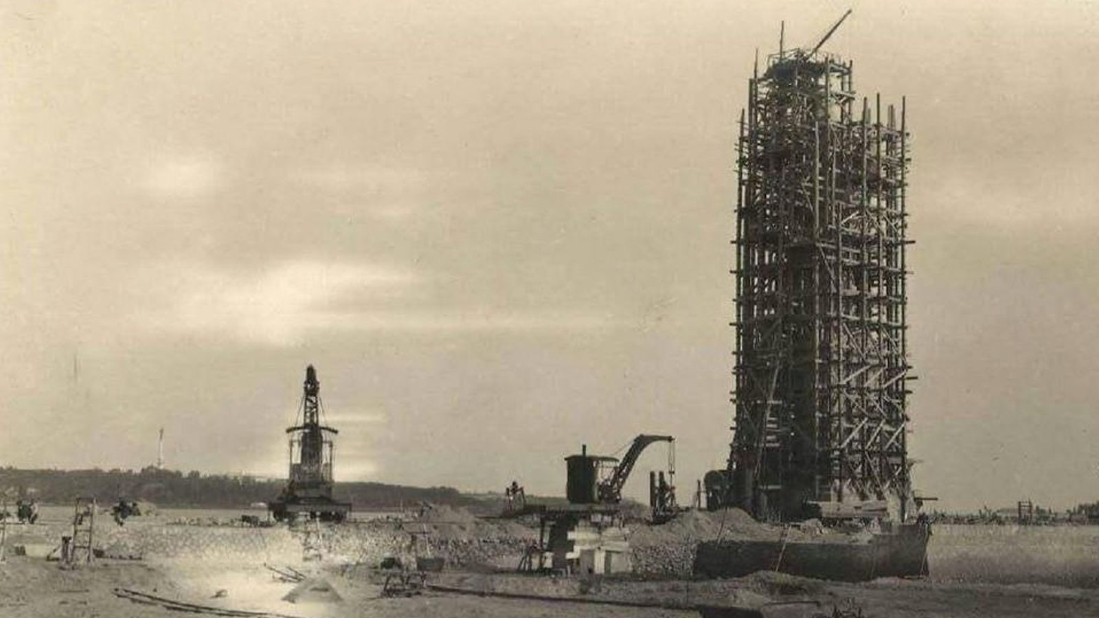 Construcción del Monumento a Colón.