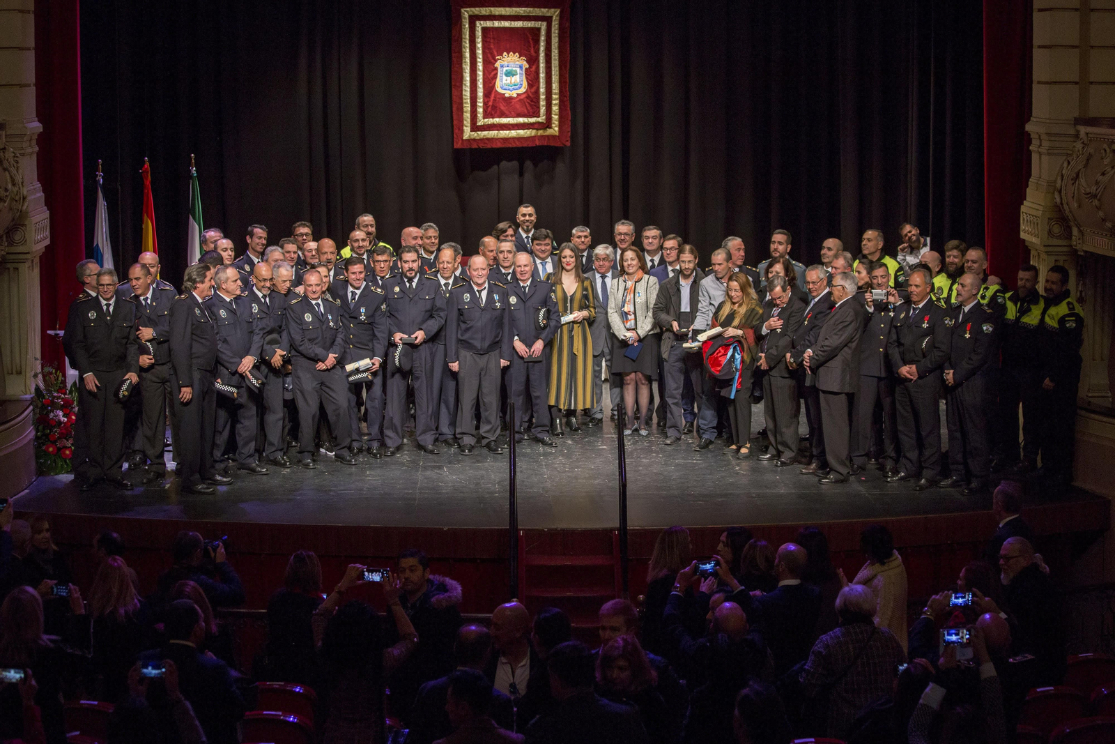 La policía Local entrega las medallas en el día de su patrón
