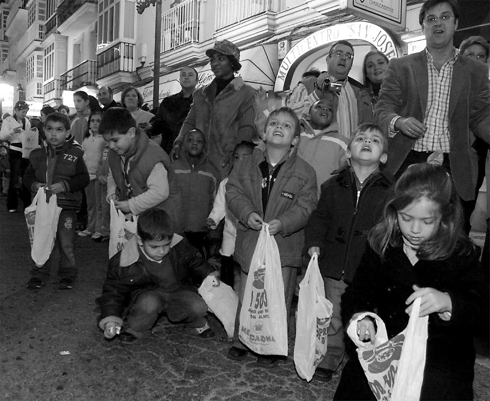 Expectación entre el público en la Cabalgata de Reyes de 2007