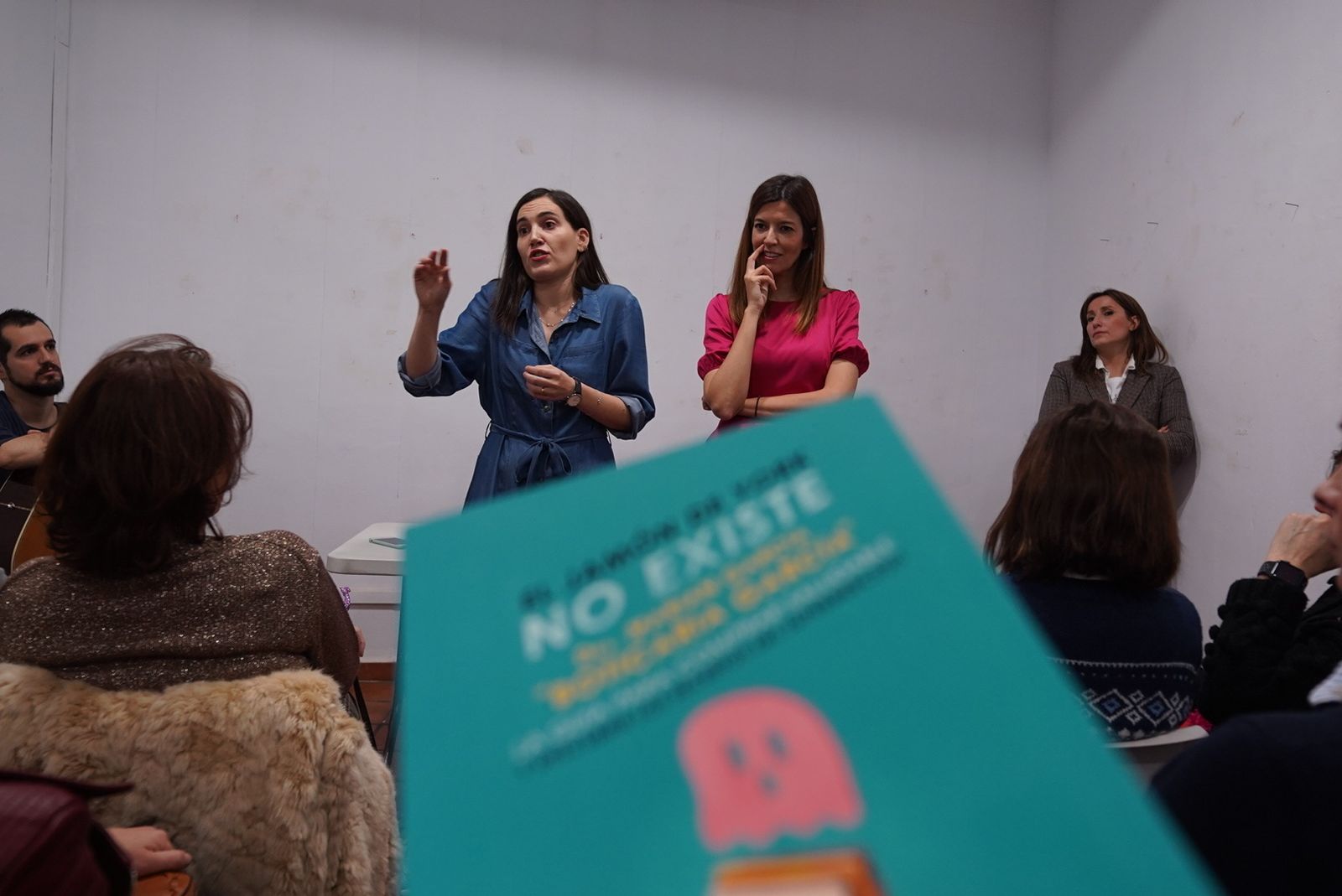 Boticaria García (izq.), durante la presentación en La República de las Letras.