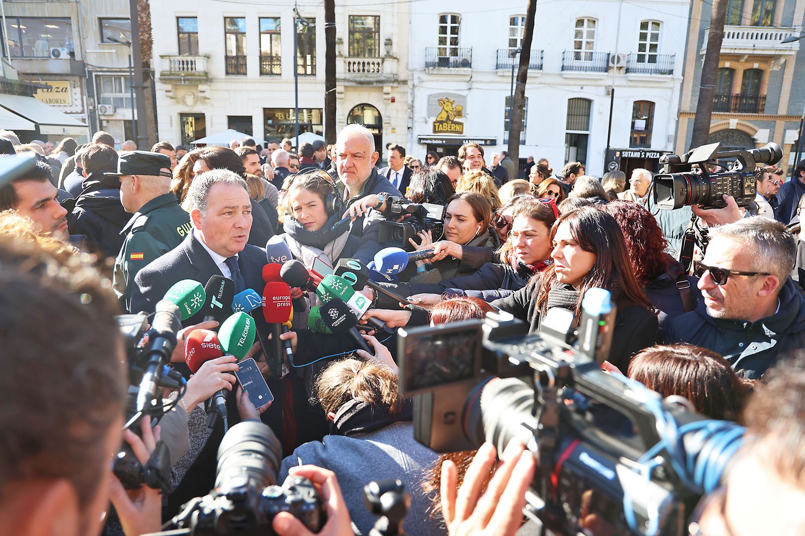 Las fotografías del minuto de silencio por el trágico accidente de tren