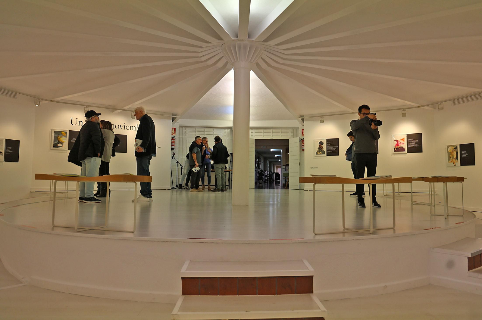 Imágenes de la exposición de Juan Carlos Castro Crespo 'Un día de noviembre'