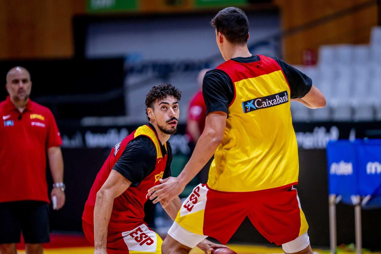 España se entrena en el Olímpic de Badalona con Alberto Díaz de espectador