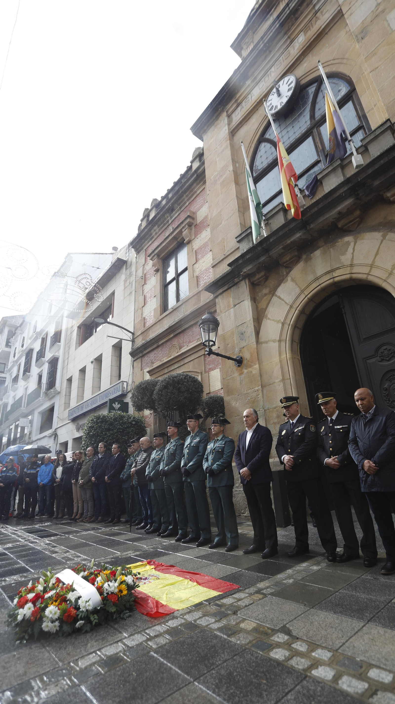 Las fotos de la concentración silenciosa por la muerte de dos guardias civiles en Barbate