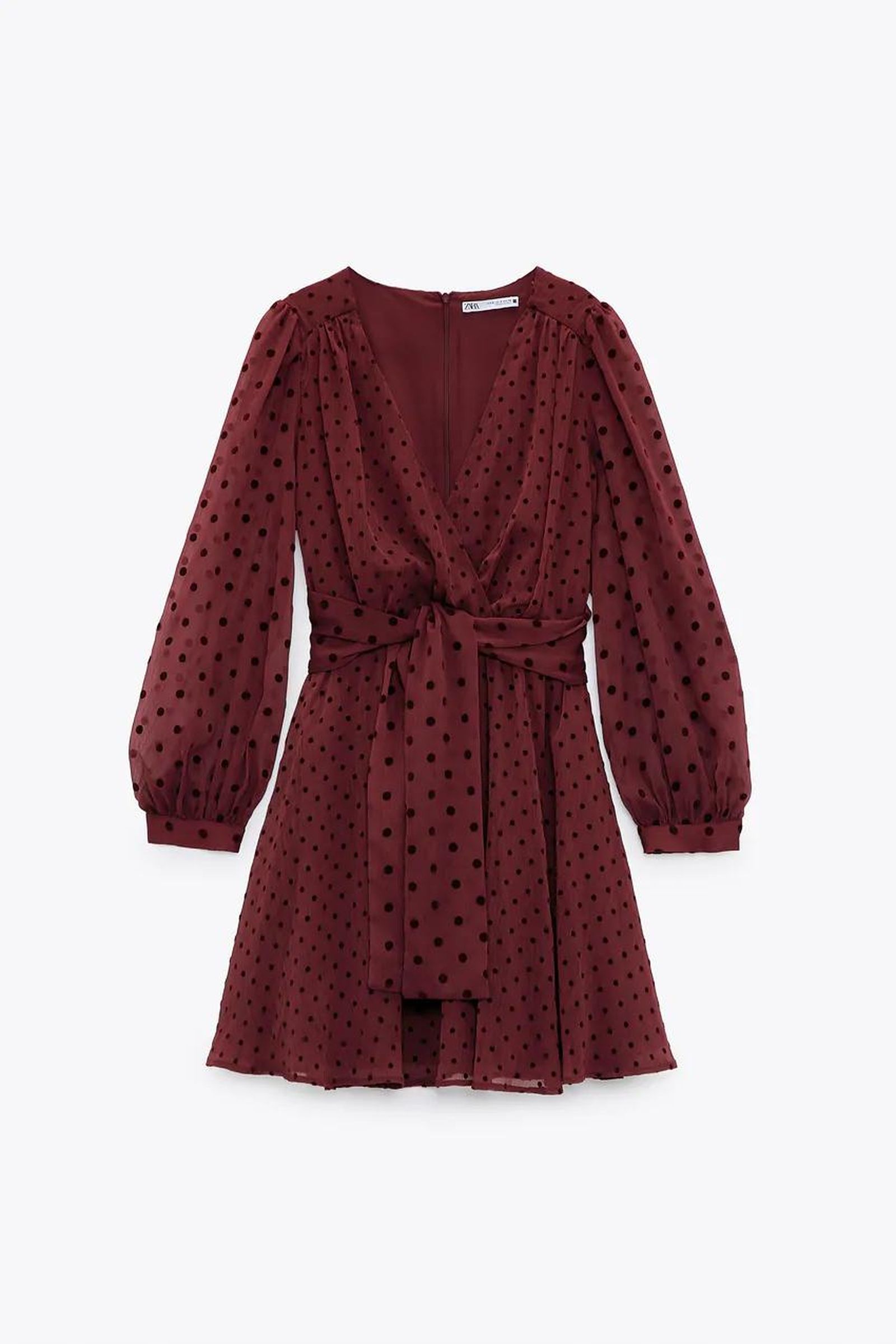 Vestido de plumeti de Zara.