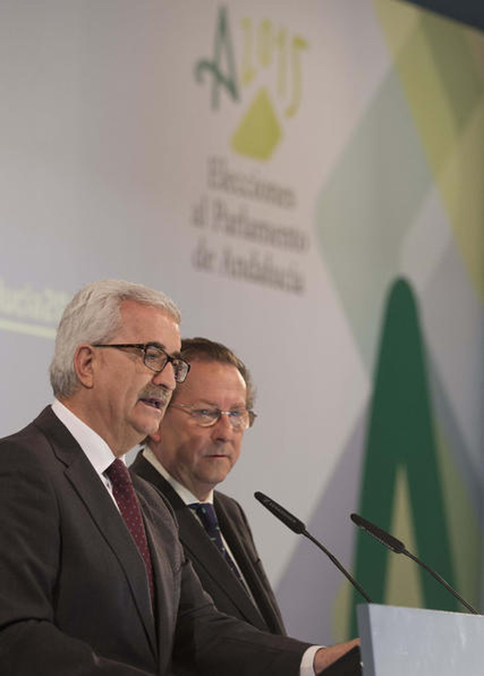 Seis millones y medio de andaluces votarán este domingo en un día lluvioso