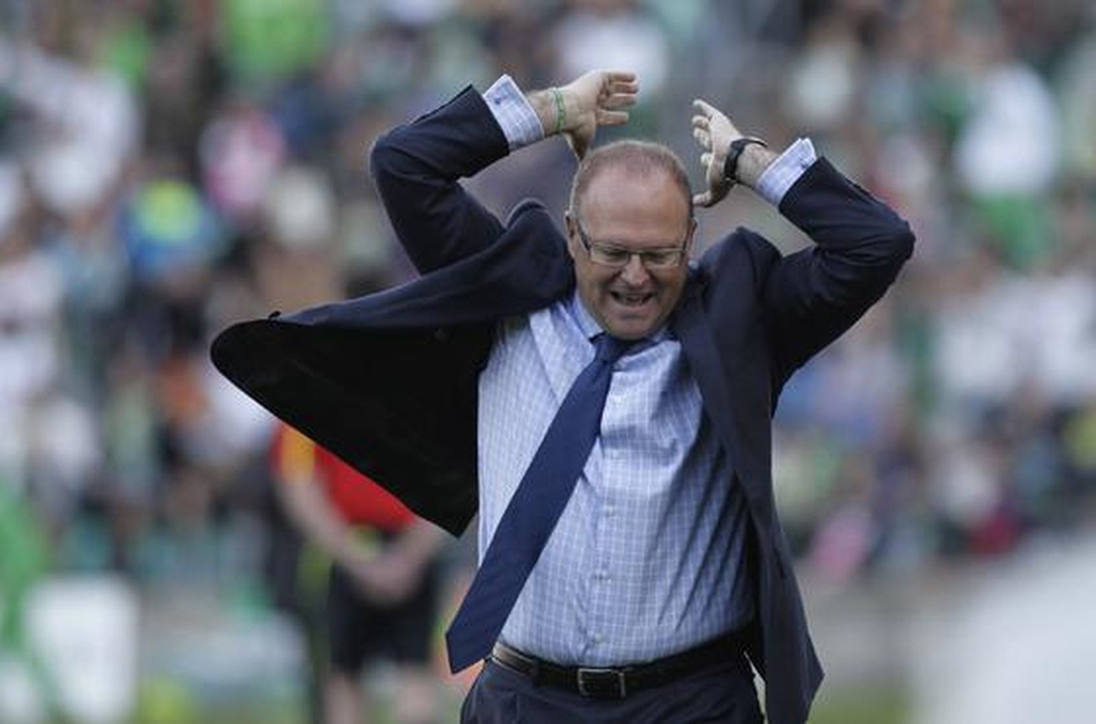 Pepe Mel, descontento con una jugada. / Antonio Pizarro