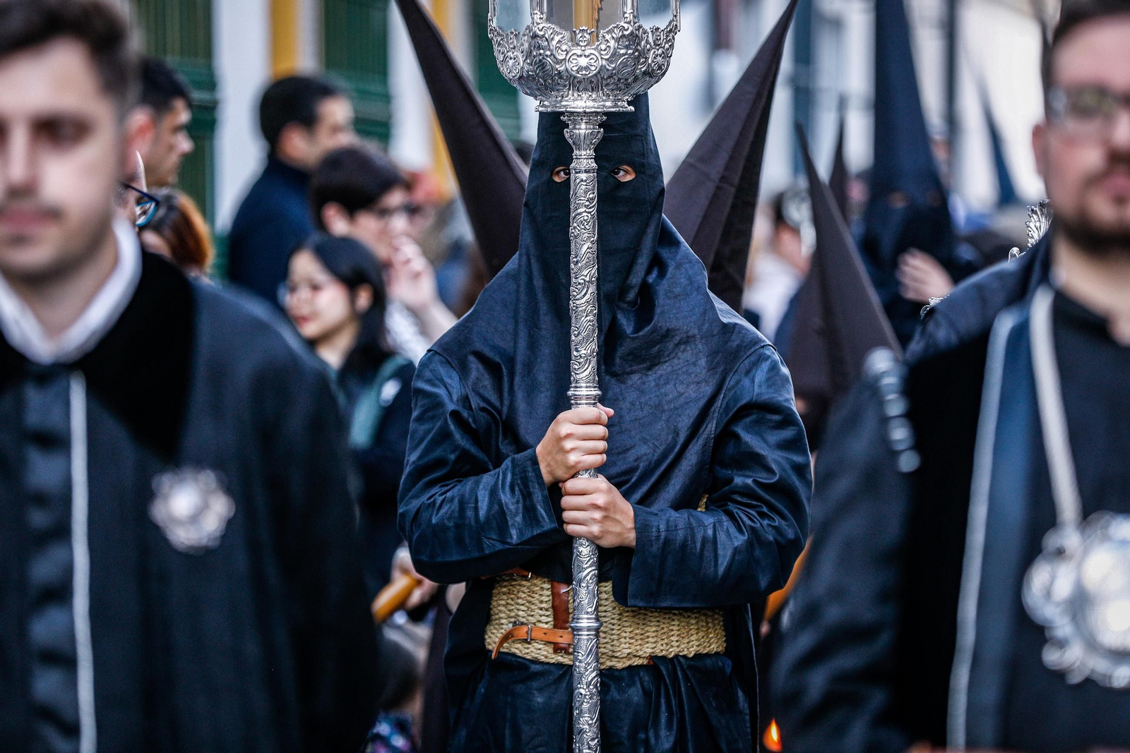 Imágenes de la salida de Santo Entierro en la Semana Santa de San Fernando 2025