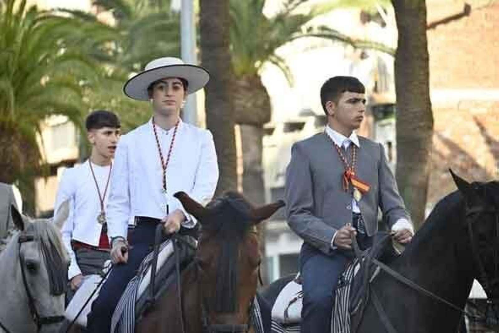 Las mejores imágenes de los peregrinos en la salida de Emigrantes