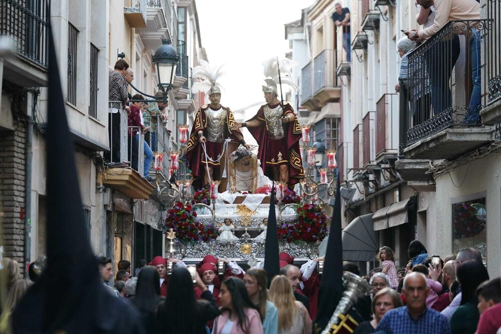 Martes Santo en Lucena: Las procesiones del Carmen, Servitas y Amor y Paz, en imágenes