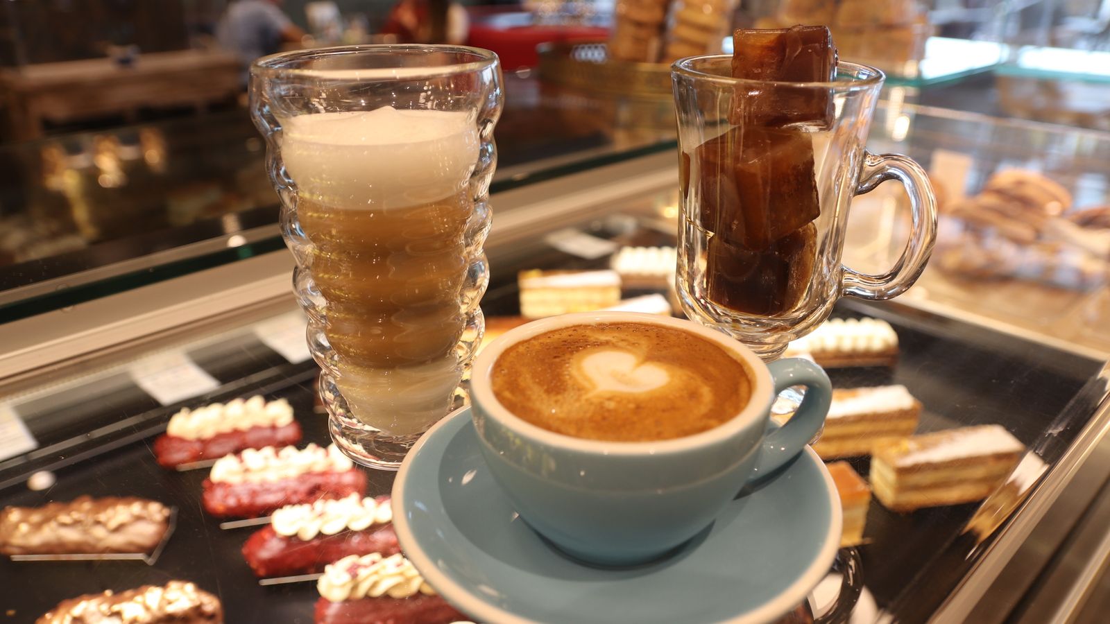 Latte macchiato y iced latte Manu Jara.