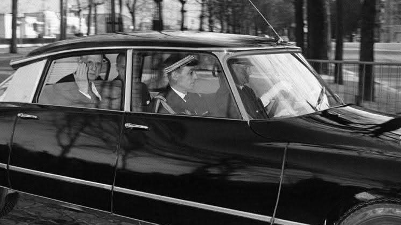 El general, en el clásico "Tiburón".