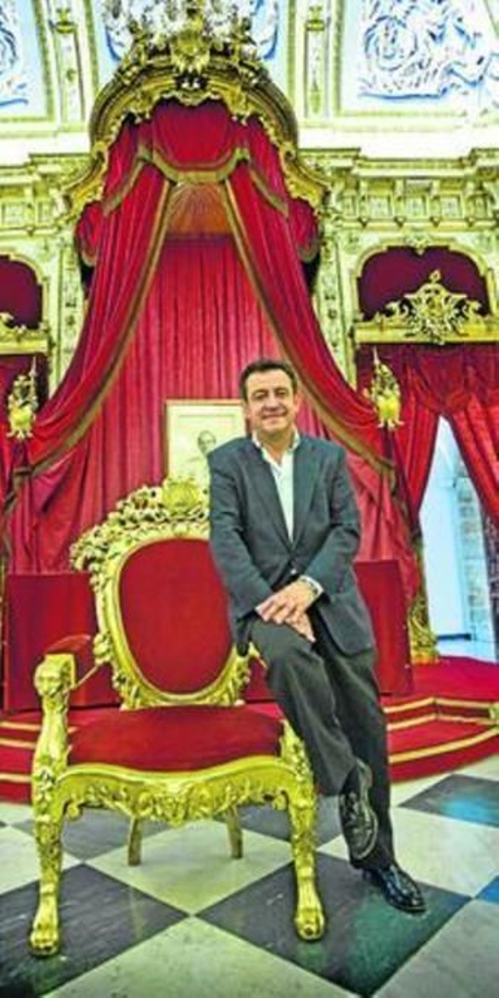 José Loaiza, en el salón regio en 2011, antes de ser presidente.