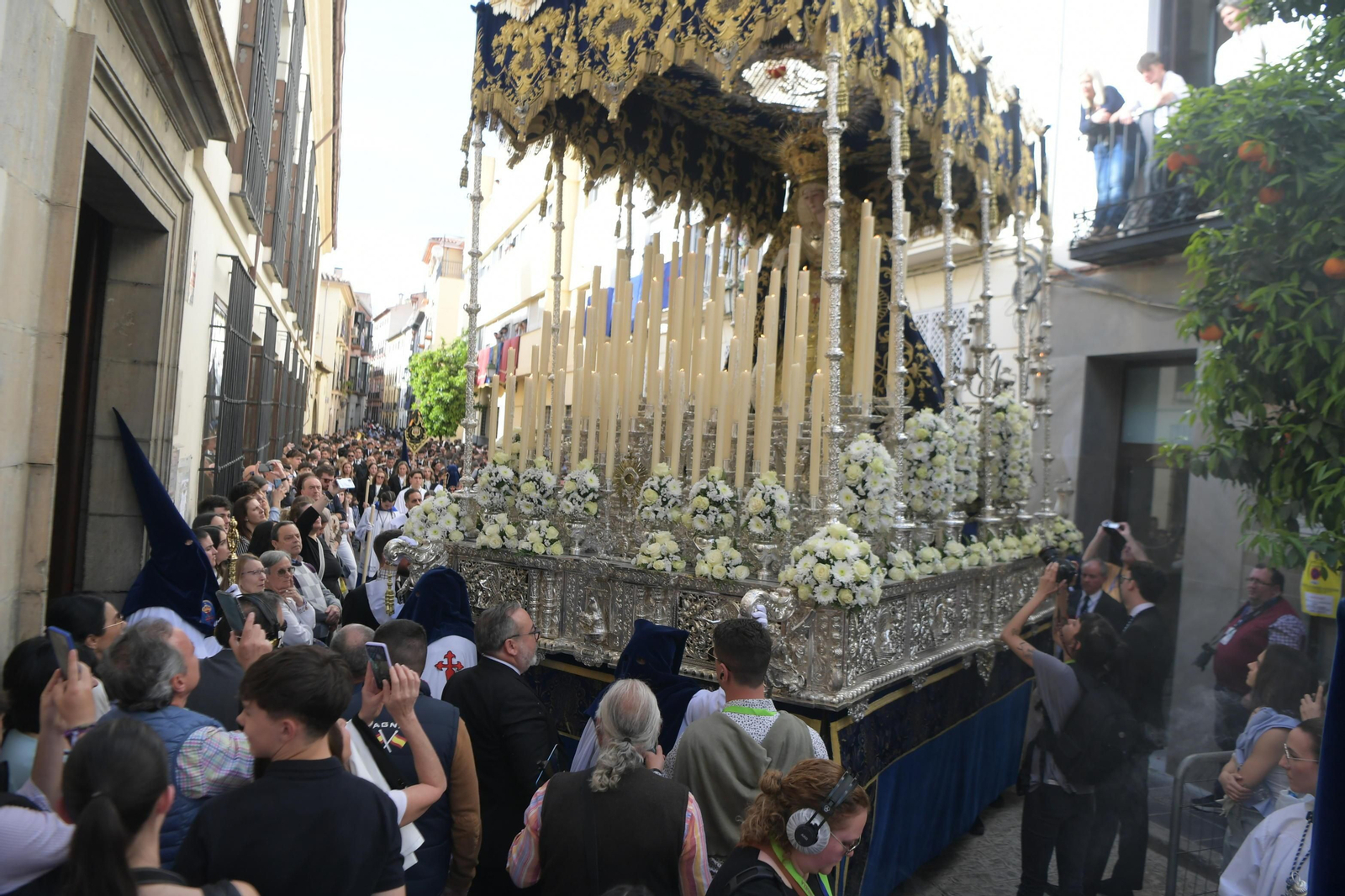 Crónica gráfica del Lunes Santo en Granada