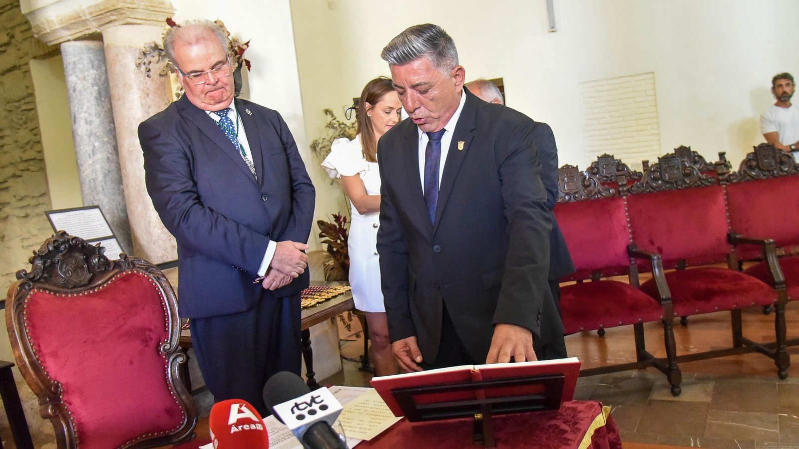 La investidura de Jóse Antonio Santos como Alcade de Tarifa, en imágenes