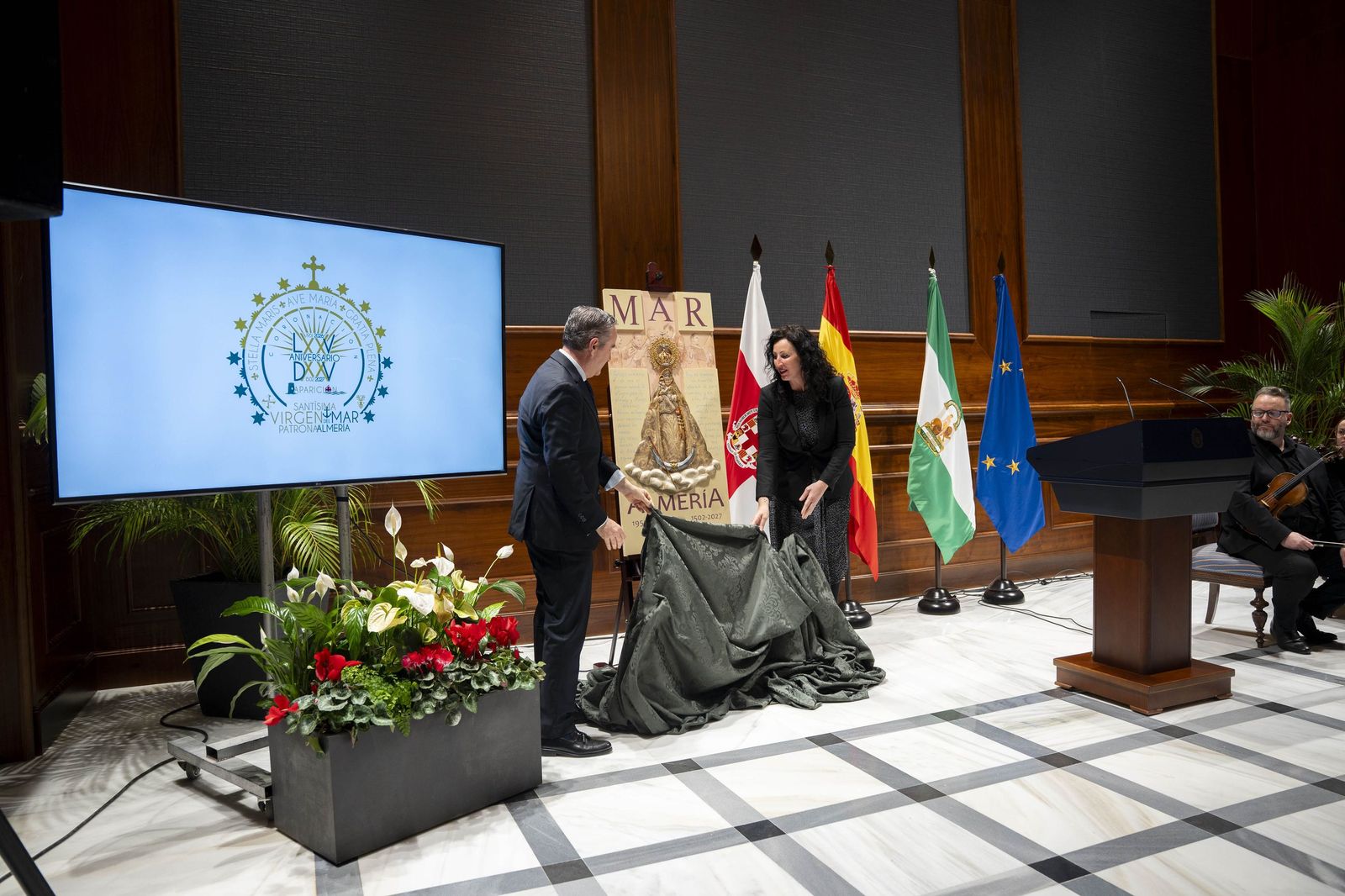 Almería celebra los grandes aniversarios de la Virgen del Mar: 525 años de su aparición y 75 de su coronación, en imágenes