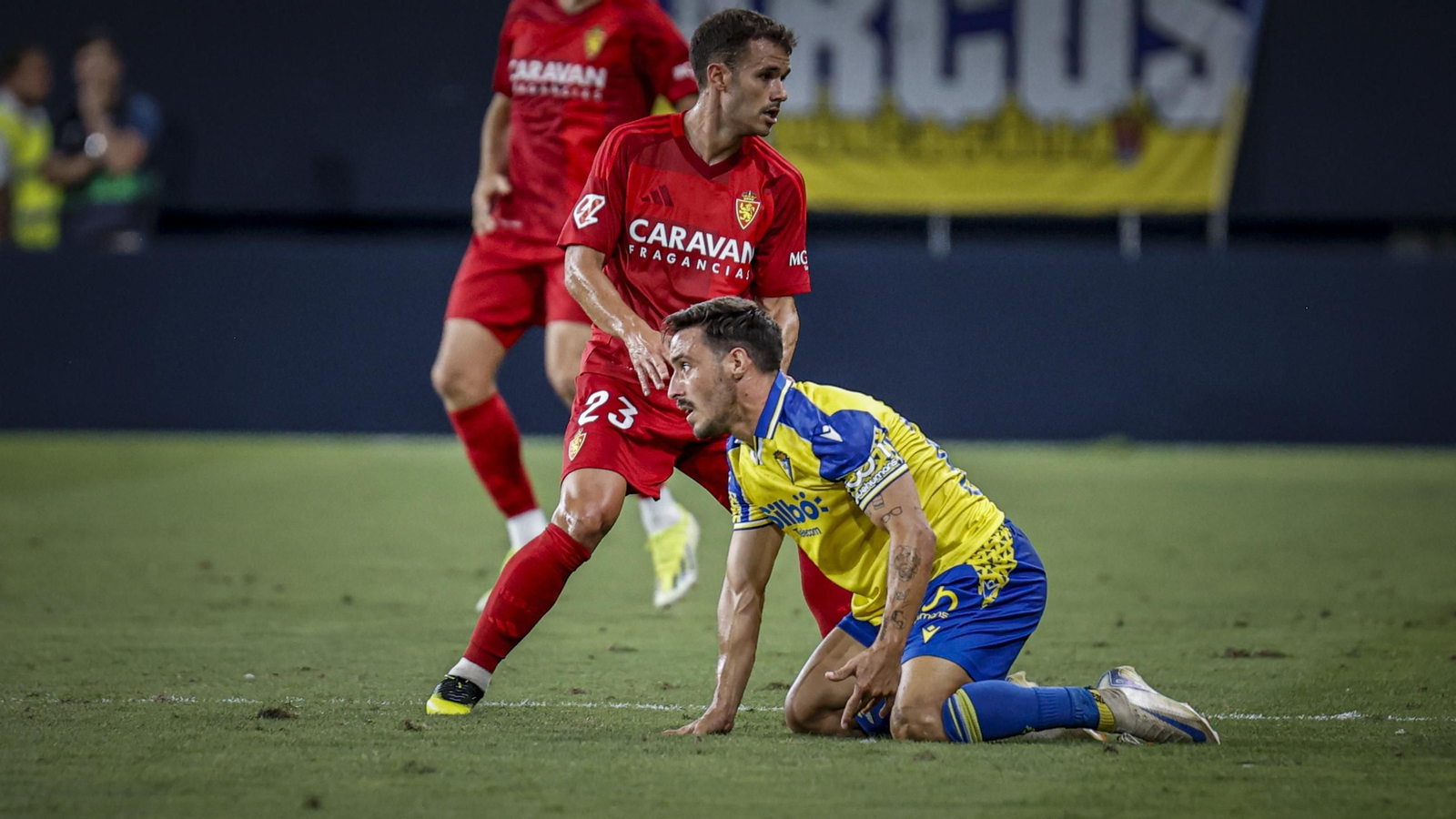 Búscate entre las fotos del partido de fútbol entre Cádiz CF y Real Zaragoza
