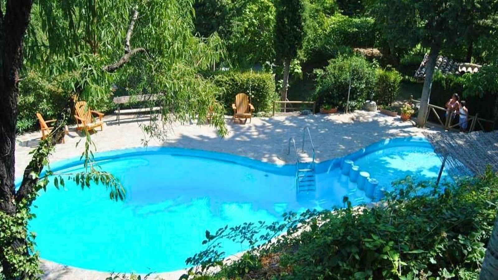 La piscina del Camping Cortijo San Isicio, en Cazorla, es de cloración salina y con un agua muy fresquita, directa de la sierra.