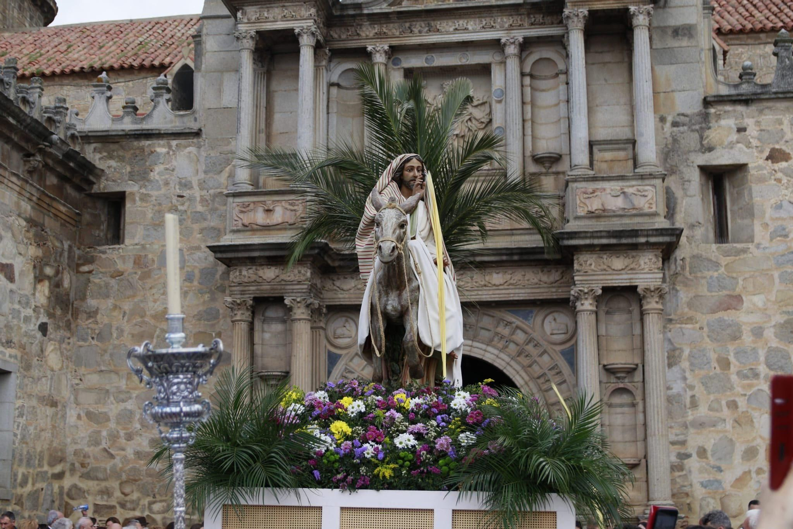 La Borriquita recorre las calles de Hinojosa del Duque.