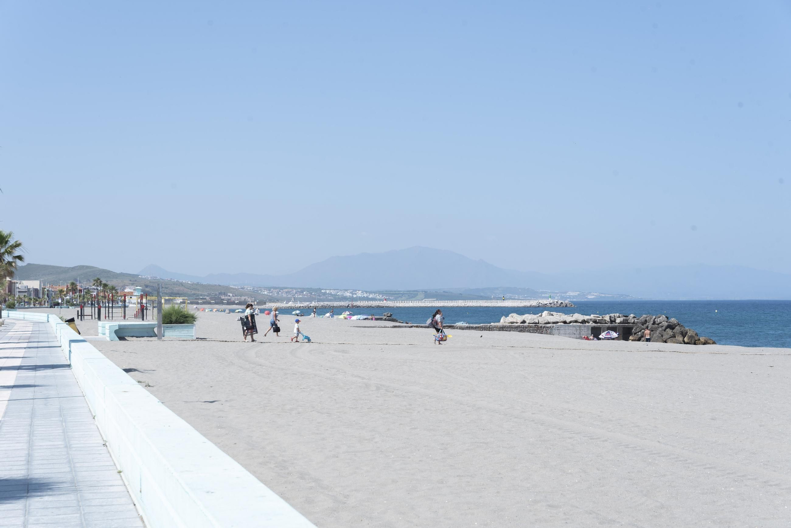 Fotos de una tarde en las playas de levante y de poniente en La Línea