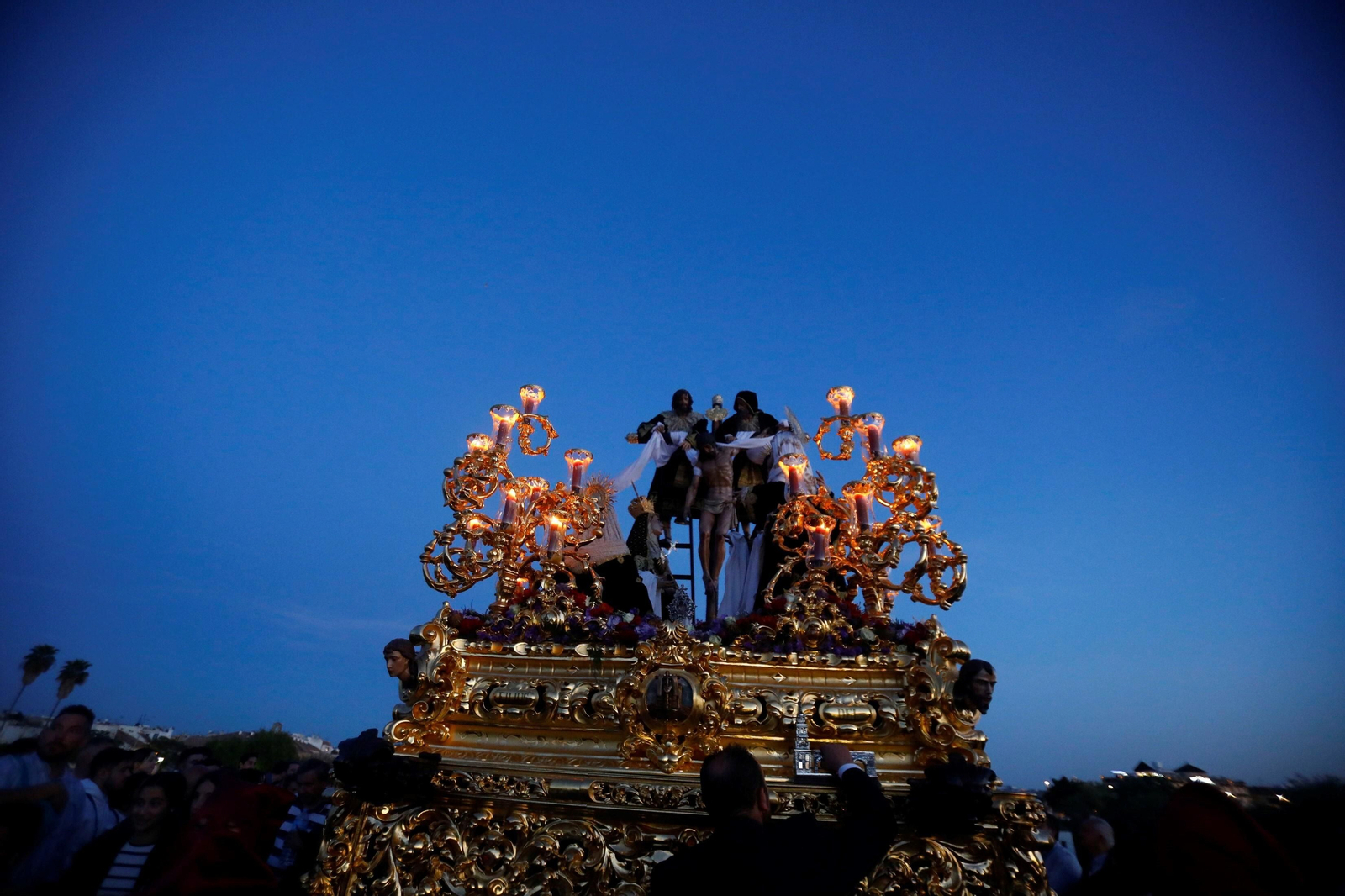 Viernes Santo en Córdoba: la procesión del Descendimiento, en imágenes