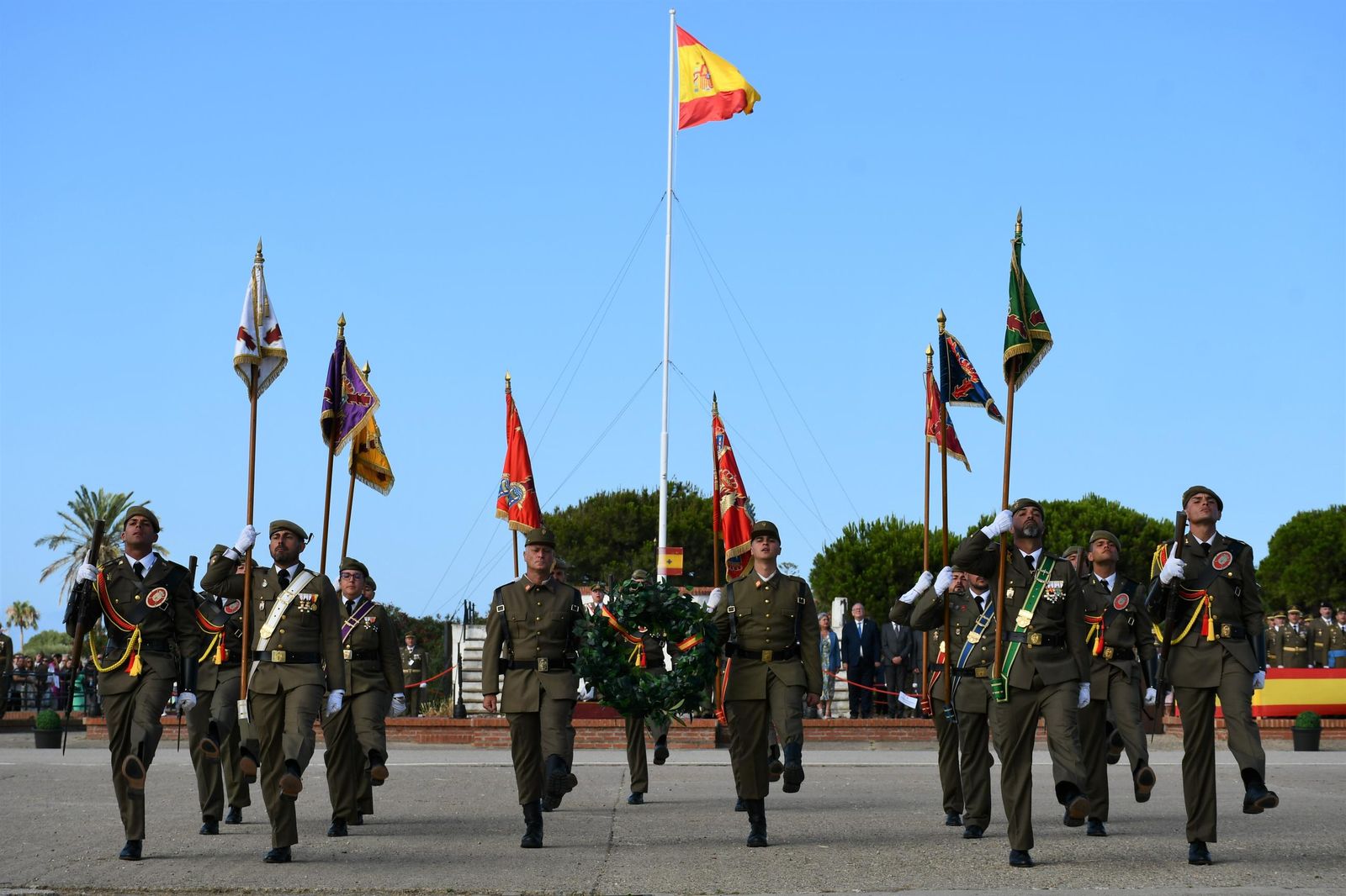Acto de homenaje a los caídos en la jura de bandera celebrada en el CEFOT-2 de Camposoto, en San Fernando