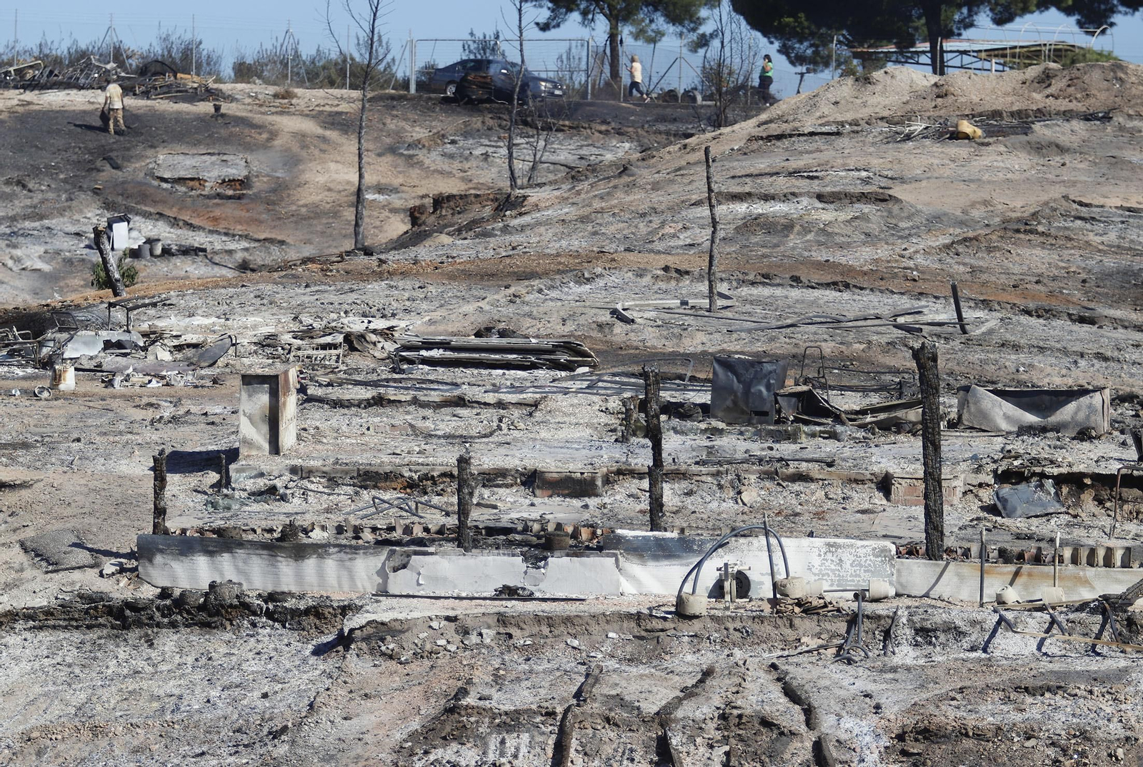 Imágenes del incendio del asentamiento de chabolas de Palos de la Frontera
