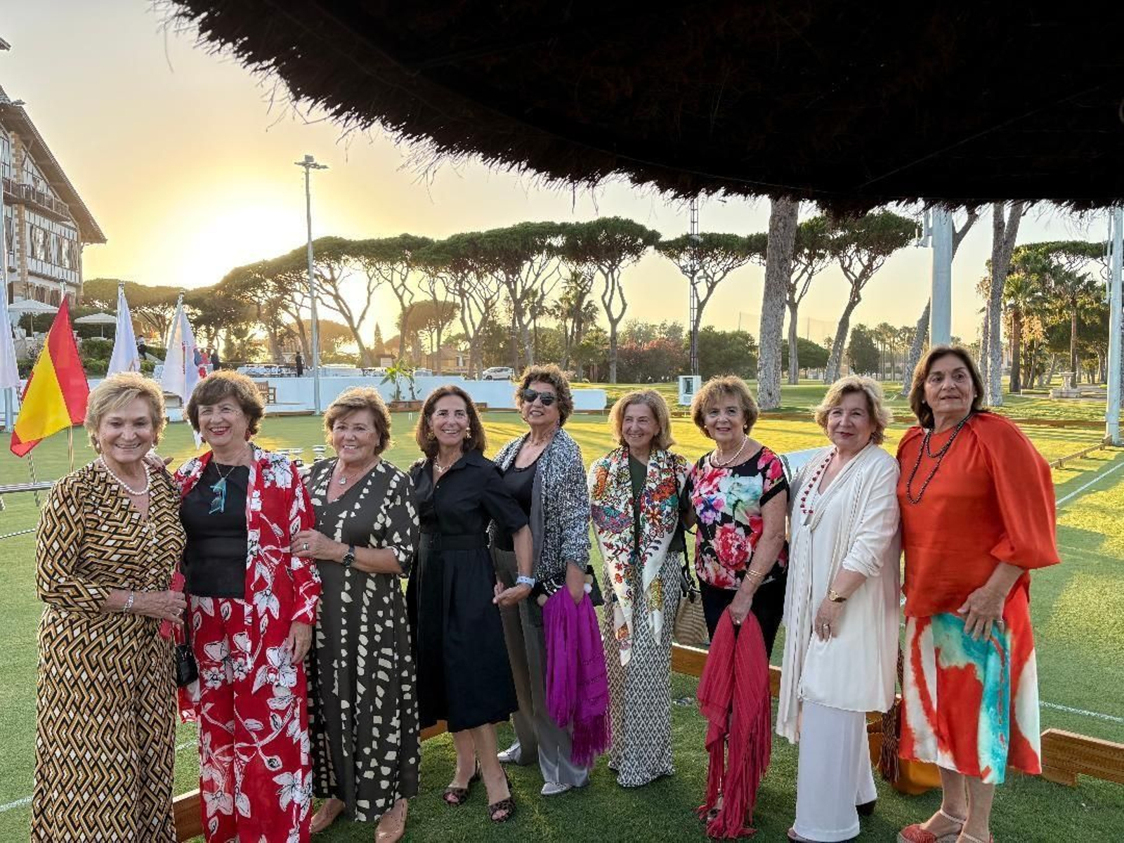 Pilar Artesero, Amparo Fernández, María José Caro, Mercedes Vázquez, María Isabel Fernández, Mariló Sánchez, María José Martín, Marite Macías y Ricky Velarde. Pilar Artesero, Amparo Fernández, María José Caro, Mercedes Vázquez, María Isabel Fernández, Mariló Sánchez, María José Martín, Marite Macías y Ricky Velarde.