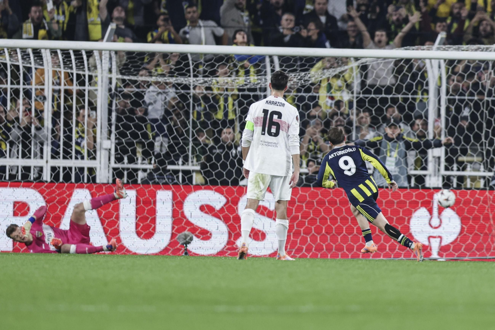 Fenerbahçe-Stuttgart (16).jpg