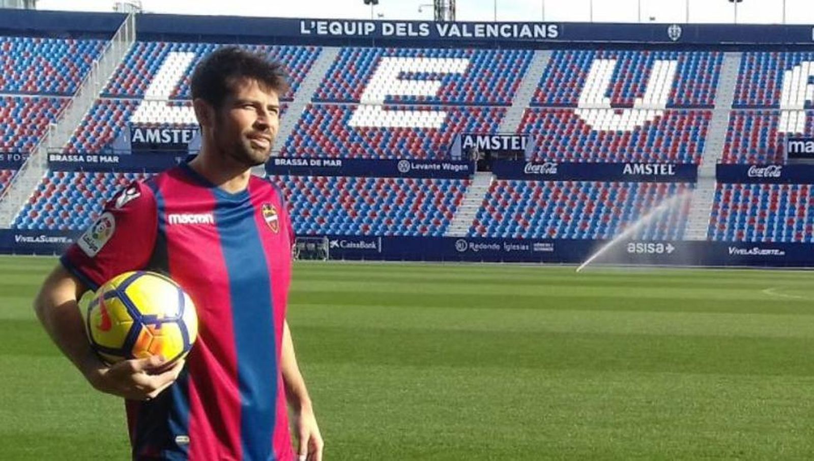 Coke, el día de su presentación en el Levante.