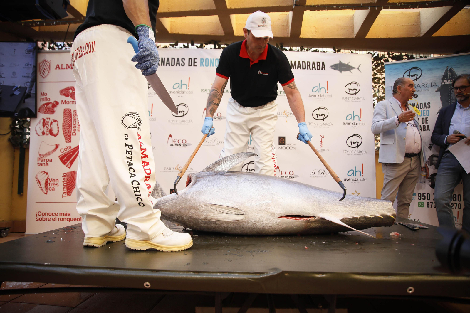 El ronqueo del atún en el Espacio Gatronómico Tony García, en imágenes