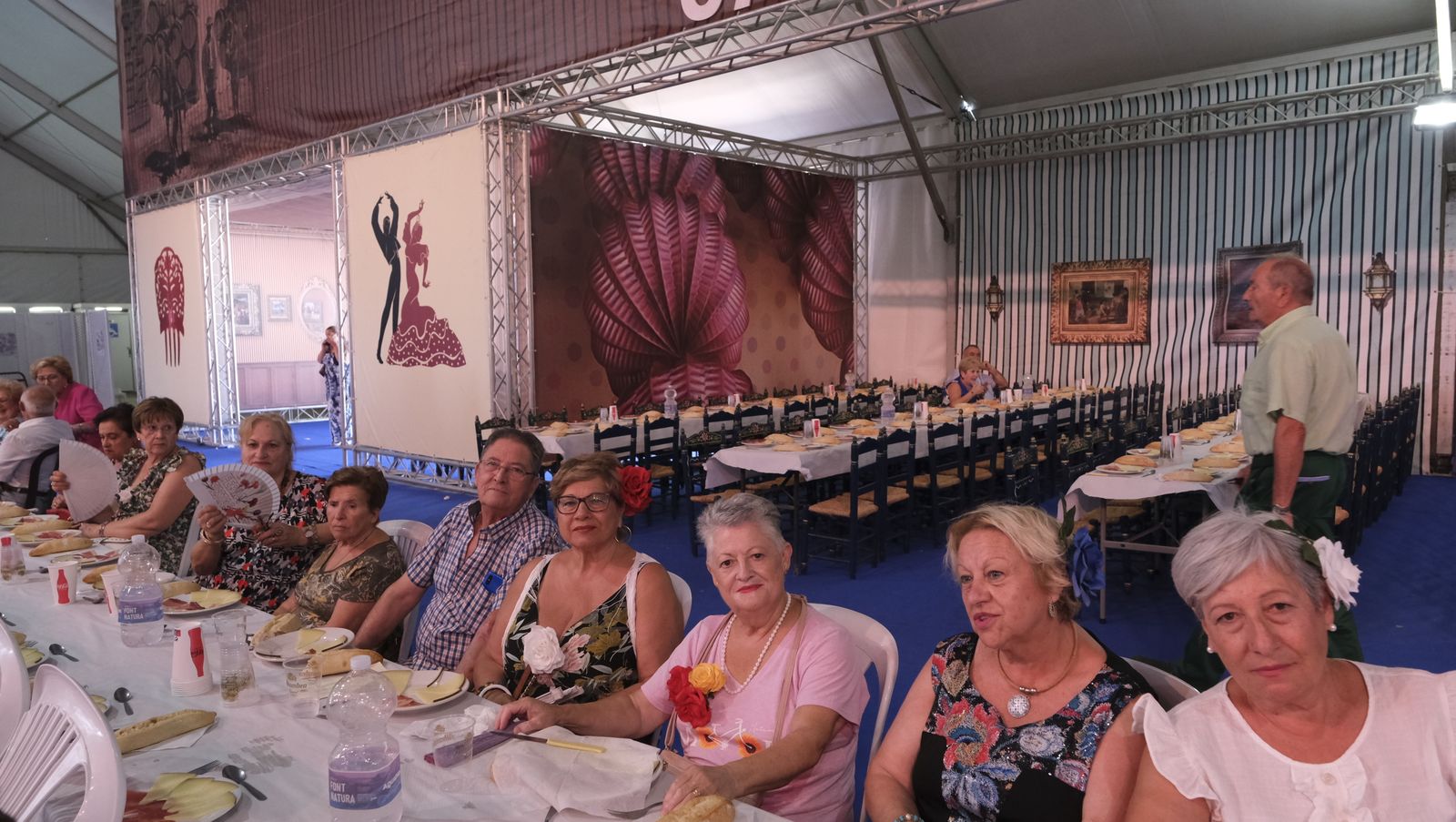 Imágenes de la comida homenaje a los mayores en la Caseta Municipal de la Feria de Almería 2022