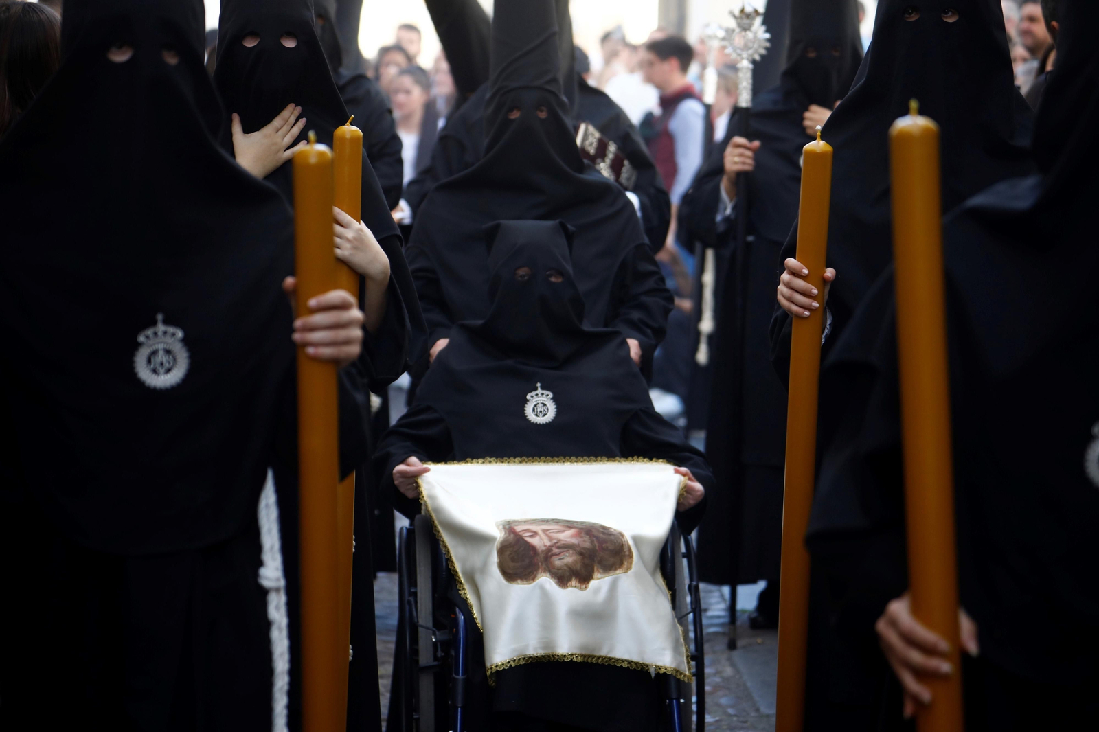 Jueves Santo en Córdoba: la procesión del Nazareno, en imágenes