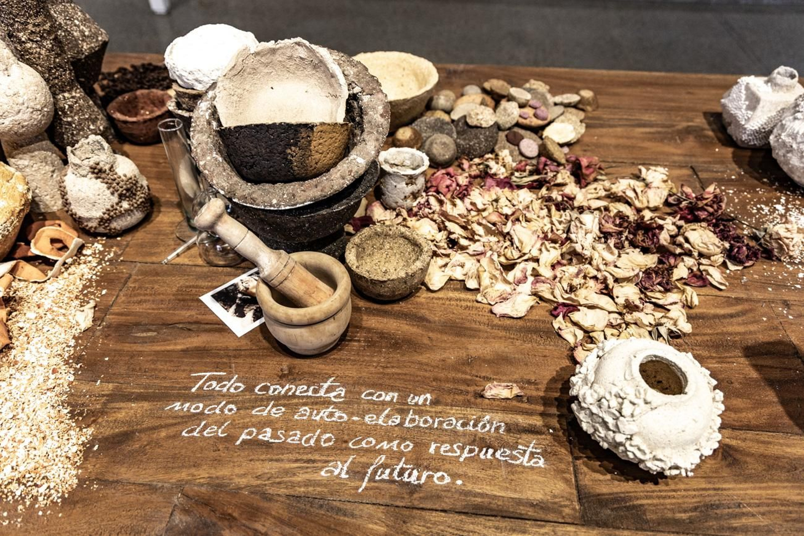 Del residuo a la belleza: Biomateria reinventa el futuro desde la tradición Del residuo a la belleza: Biomateria reinventa el futuro desde la tradición
