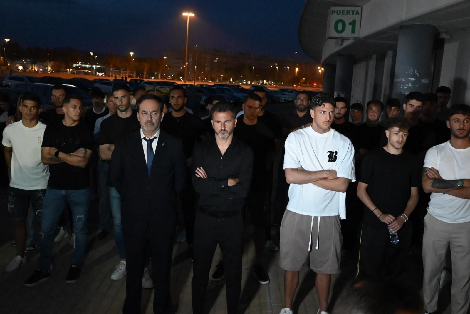 El homenaje del Córdoba CF a Álvaro Prieto a las puertas de El Arcángel, en imágenes