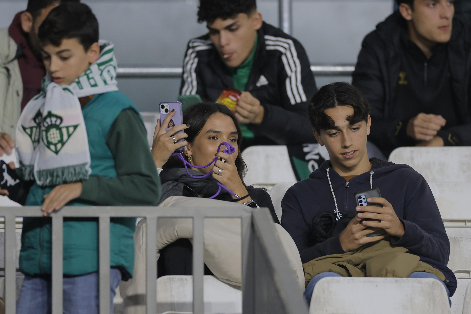 Búscate en las fotos del Betis-Las Palmas