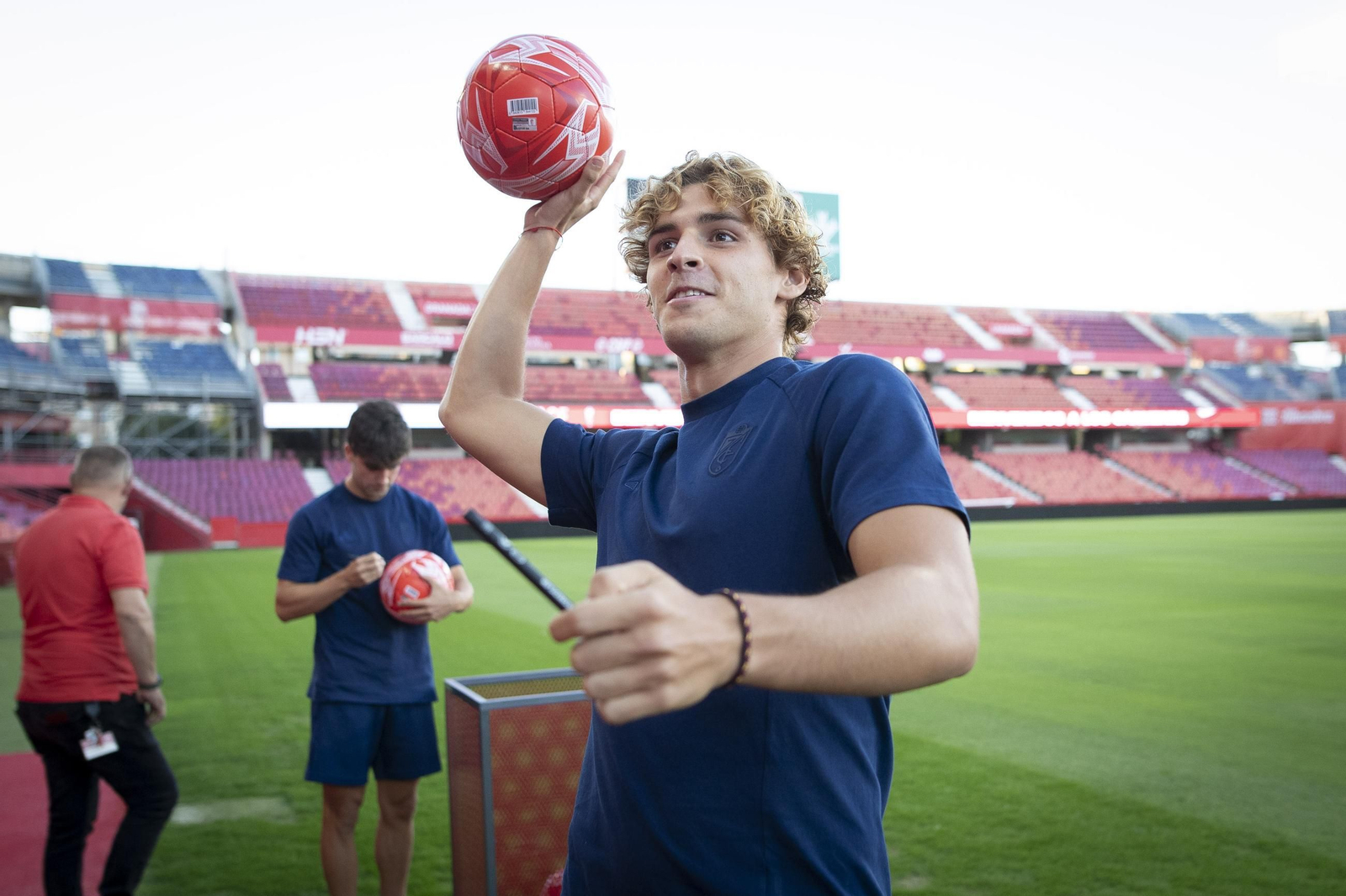 La presentación de los jugadores del Granada CF en imágenes
