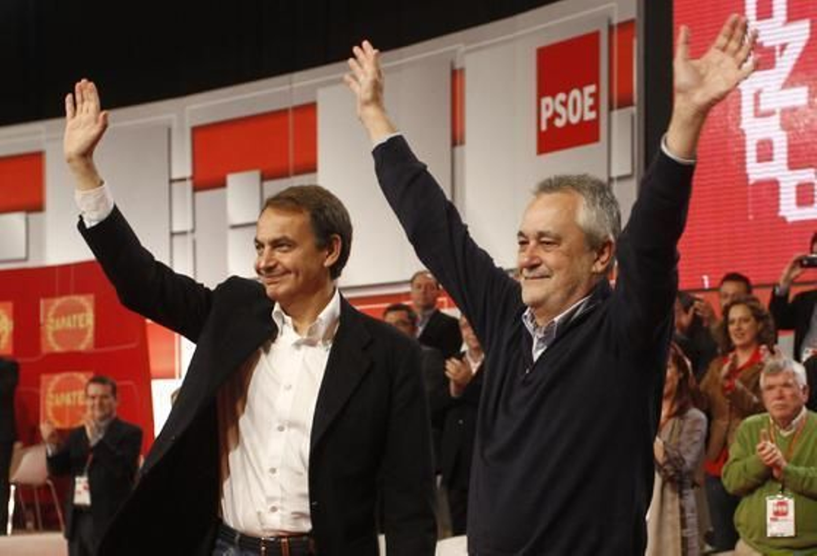 José Luis Rodríguez Zapatero saluda junto a José Antonio Griñán. / Antonio Pizarro