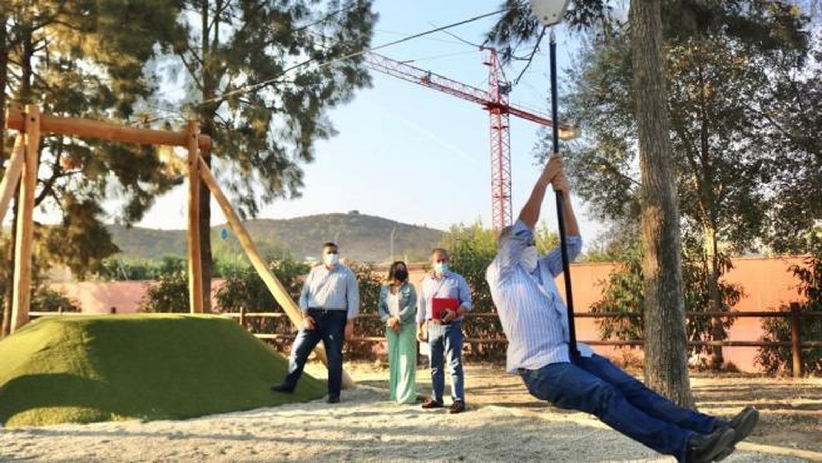 Mijas estrena una tirolina de 20 metros en el Parque El Esparragal.