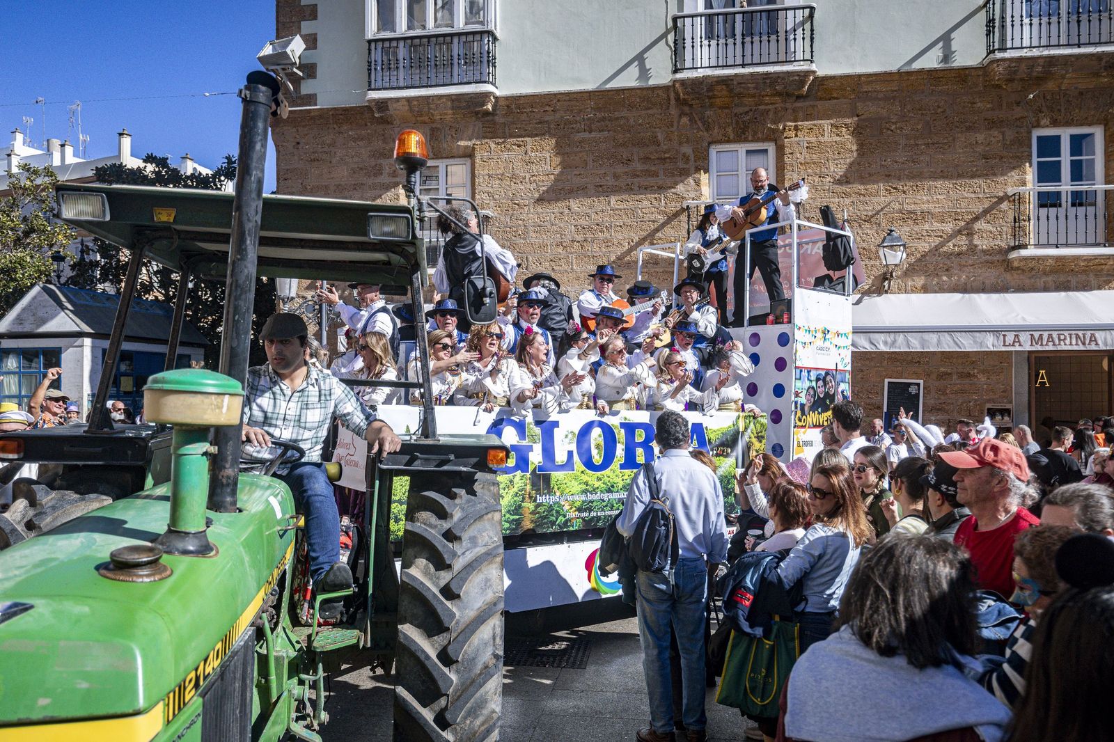 Las imágenes del Domingo de Piñata del Carnaval de Cádiz 2026