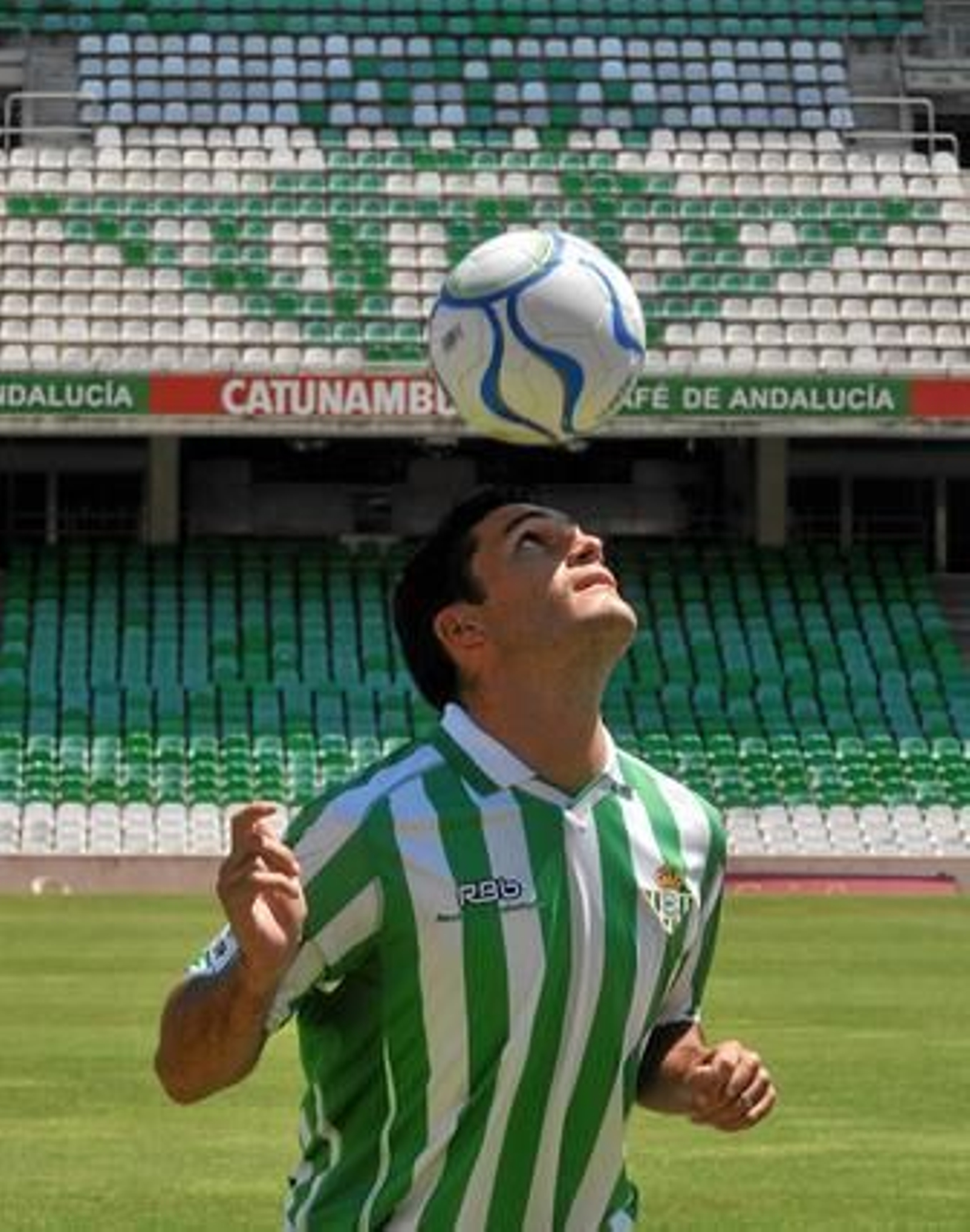 Molina en su presentación con la equipación bética.

Foto: Manuel Gómez