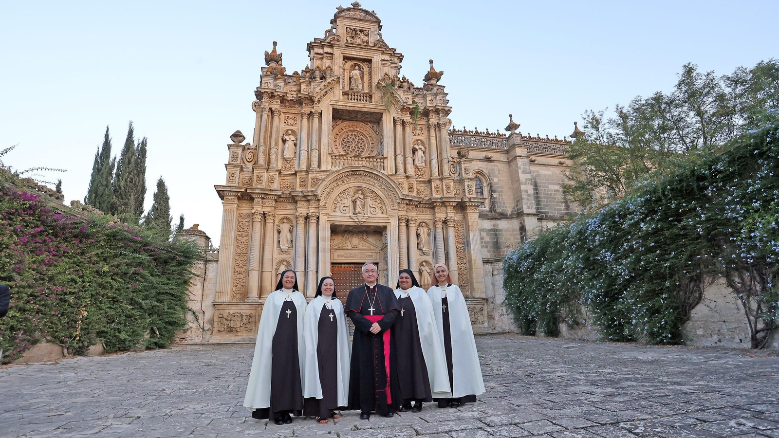 Imágenes de la misa de bienvenida a las hermanas Carmelitas en La Cartuja de Jerez