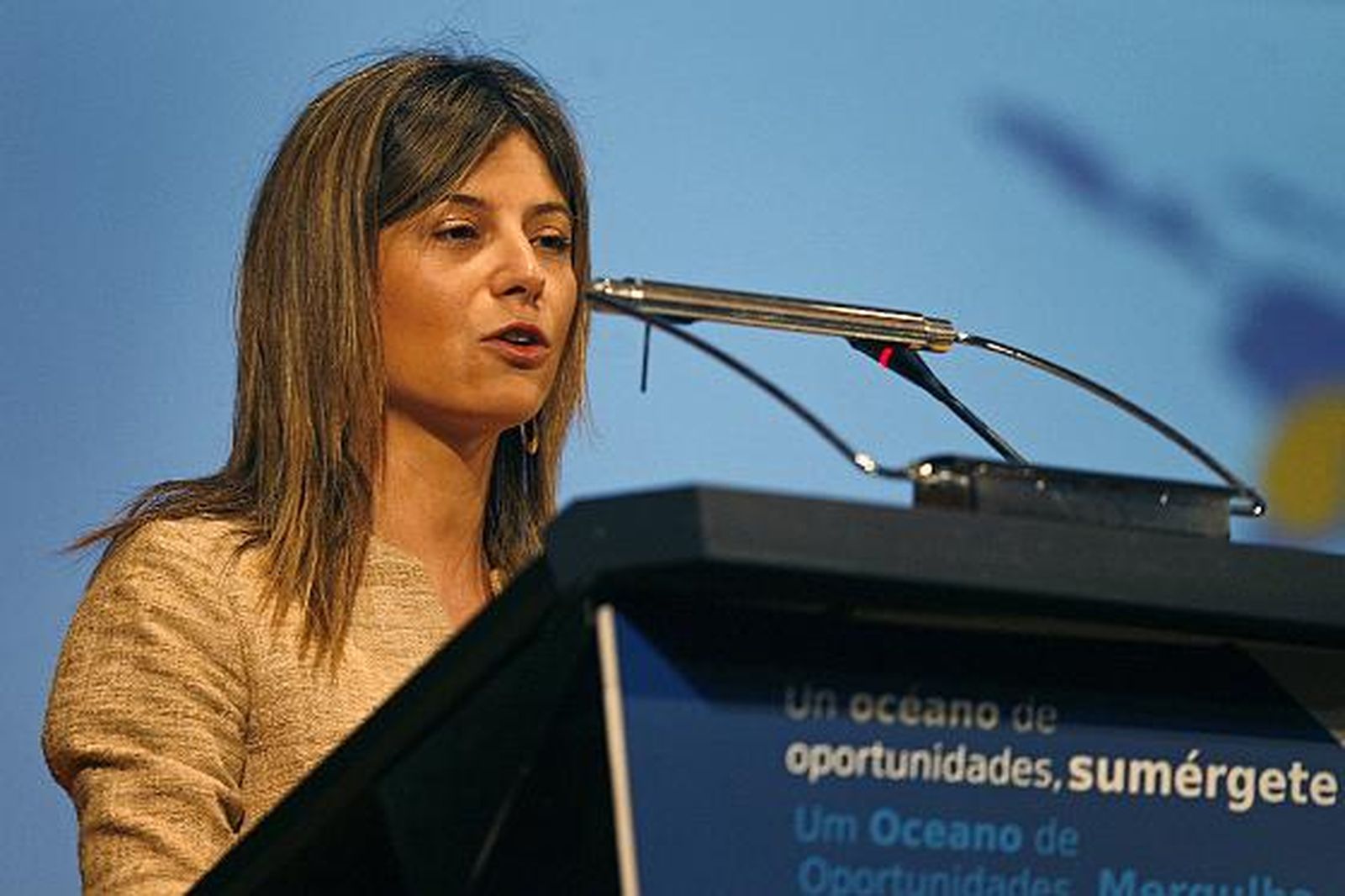 El acto de inauguración del Congreso Iberoamericano de Jóvenes Empresarios ha estado presidido por el Príncipe de Asturias, acompañado por la Ministra de Igualdad y la alcaldesa de Cádiz, entre otros

Foto: Joaquin Pino
