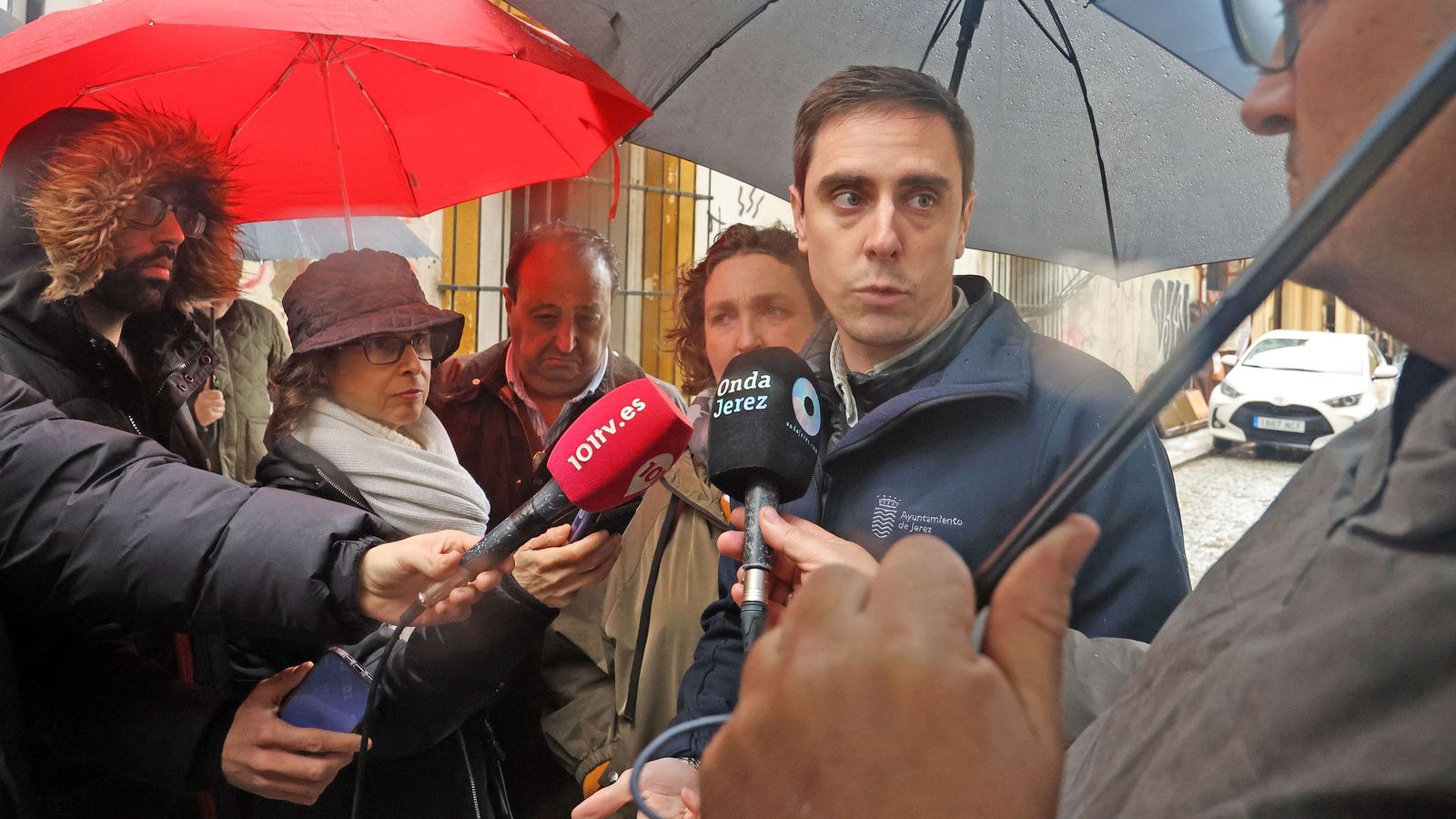 Imágenes del derrumbe en una casa okupada en Jerez