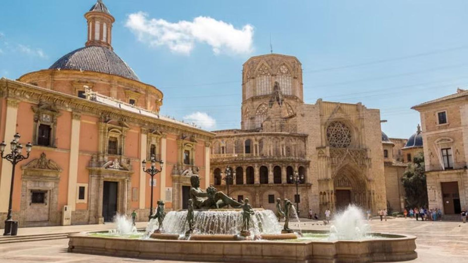 Plaza de la Virgen Plaza de la Virgen