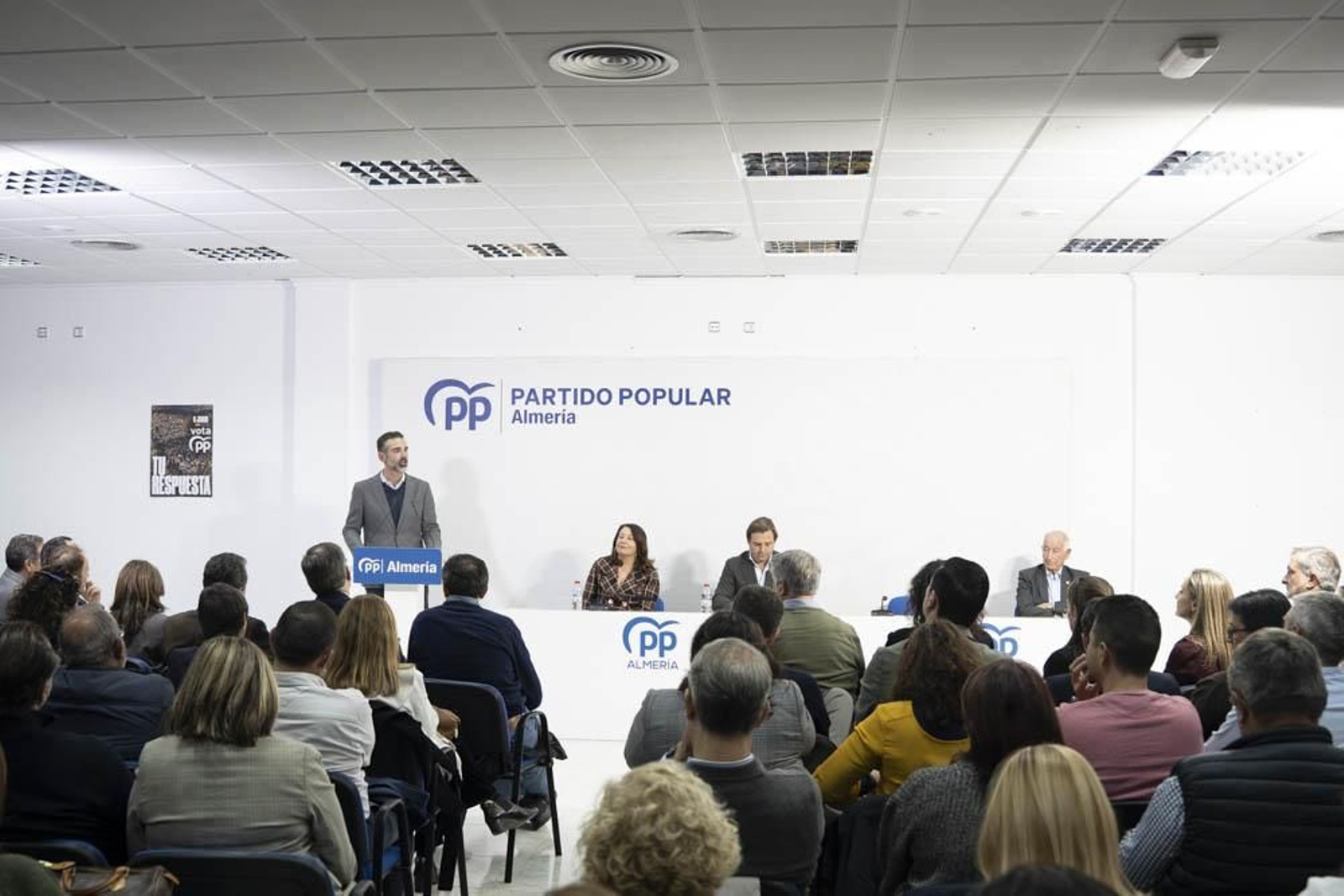 Las imágenes de la junta en la que el PP de Almería se renueva