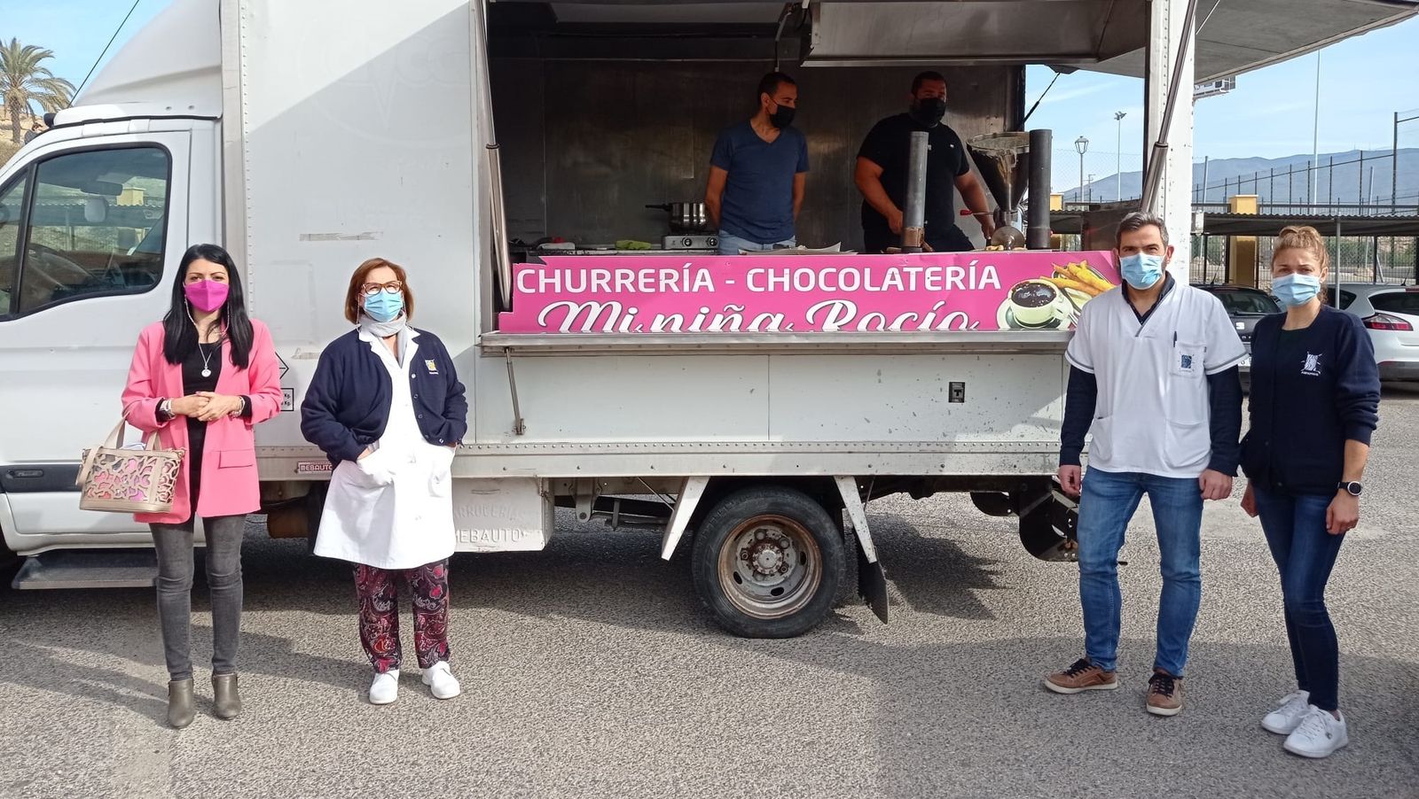 Desayuno solidario con chocolate y churros en Aspapros en Huércal