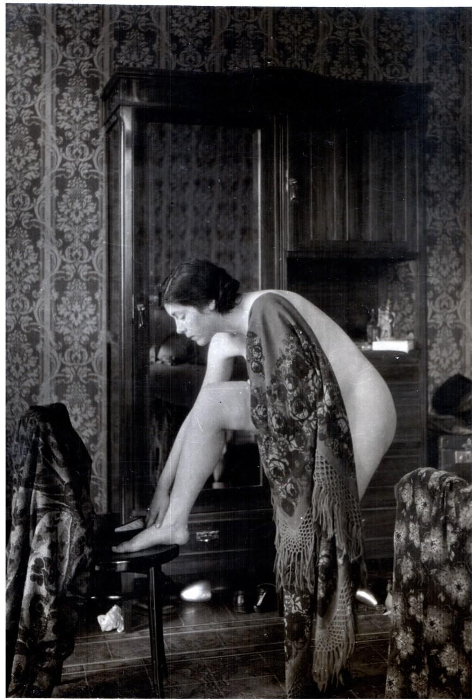 Retrato de la autora que ilustra la portada del libro.